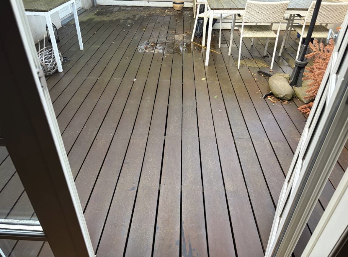Udgangspunkt før arbejdet: Cumaru (terrasse) Massivt træ køkkenbord i Rødovre — billede 2