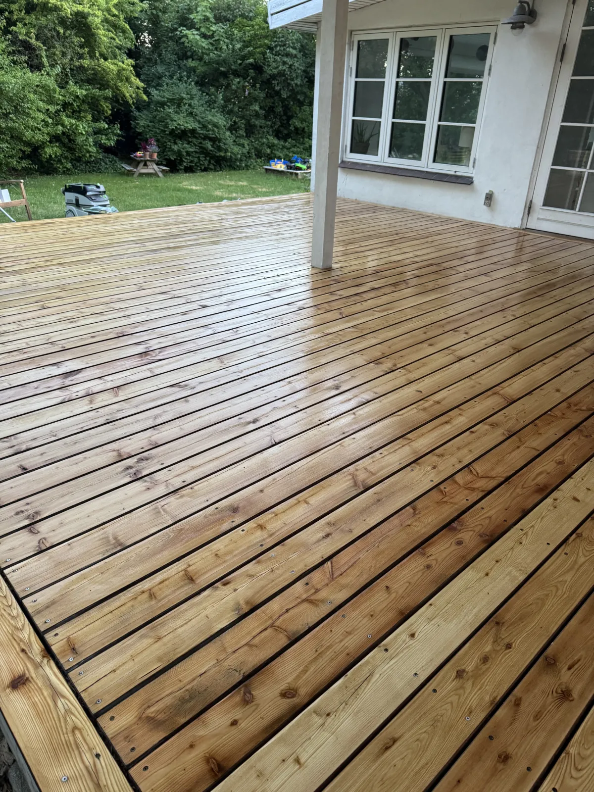 Færdigt resultat: Trykimprægneret fyr i Karlslunde behandlet med gori teak terrasseolie — billede 2